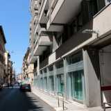 Il nostro punto di partenza � via Cairoli n.84, l� dove un tempo era presente Palazzo de Grecis, l�edificio che ospit� le segrete riunioni delle logge durante il Fascismo. Con Mussolini infatti la massoneria divent� illegale e si perpetu� una vera e propria �caccia alle streghe� nei confronti dei fratelli. Ora il palazzo non c�� pi�: � stato abbattuto e al suo posto sorge un�anonima struttura appartenente all�Inps